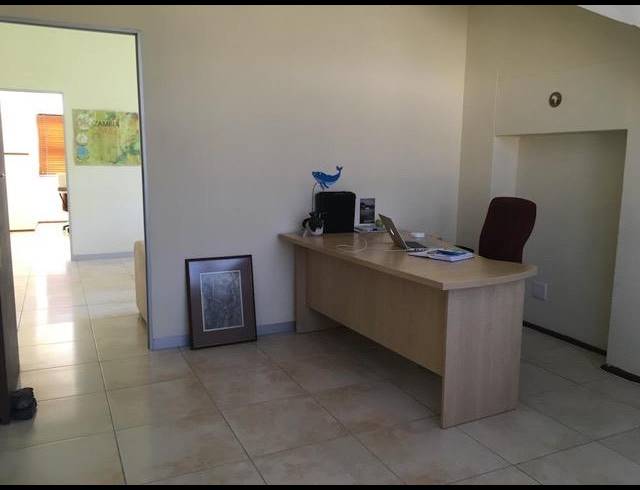 85M² OFFICE RENTED IN WESTLAKE